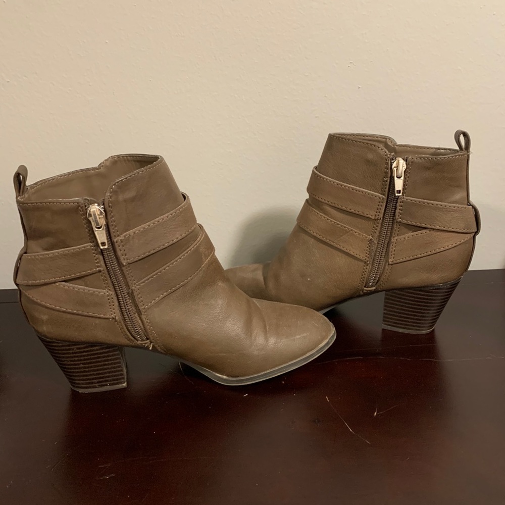 Express tan booties - Picture 3 of 4